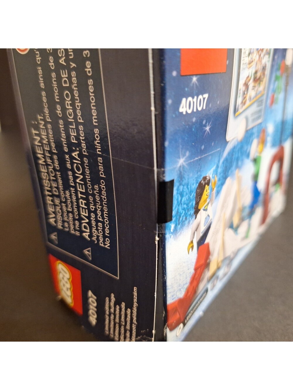 LEGO CREATOR: Winter Skating Scene (40107) Sealed - Picture 4 of 7